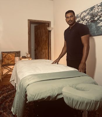 Therapeutic Massage <i>by Lahiru</i>