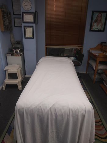 Therapeutic Massage <i>by Gloria</i>