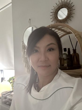 Rejuvenating Massage <i>by Tina</i>